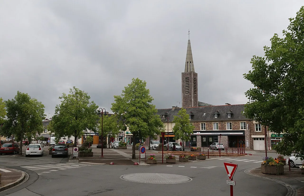 Place centrale de Bruz, commune au sud de Rennes, Ille-et-Vilaine